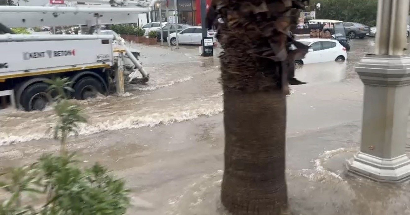 Bodrum sele teslim oldu, hamile kadın kurtarıldı