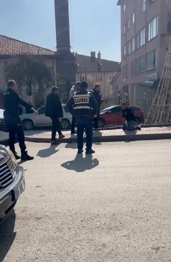 Bolu'da eli bıçaklı şahıs ekipleri harekete geçirdi