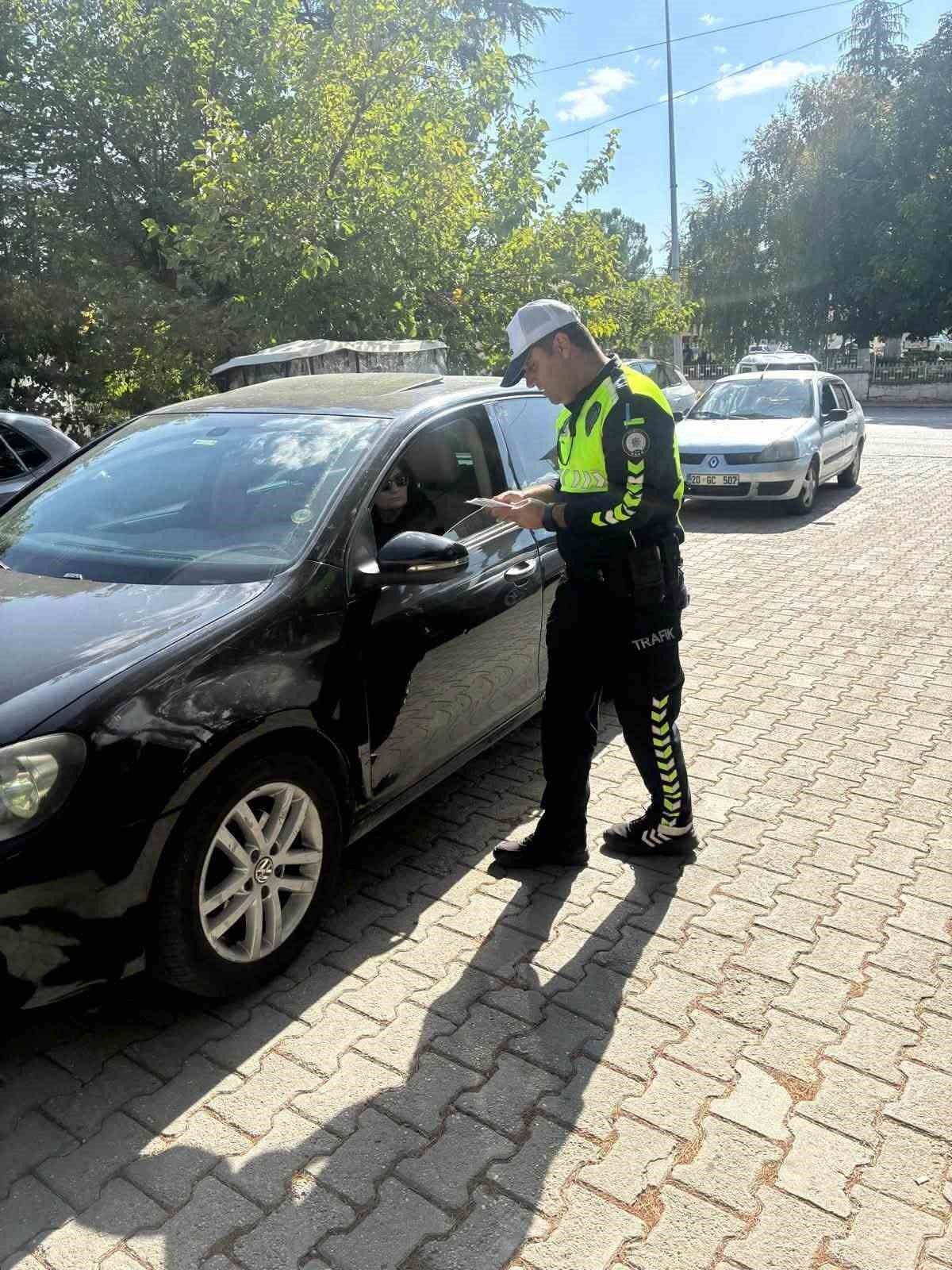 Çal'da polis ekiplerinden trafik ve dolandırıcılık uyarısı