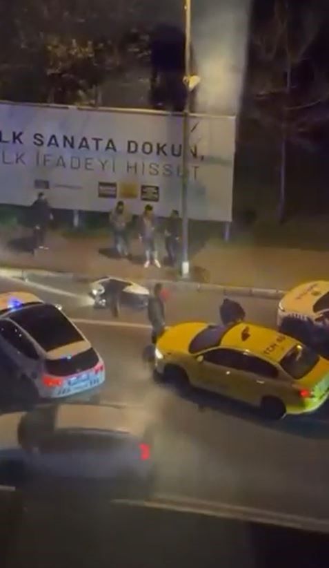 'Dur' ihtarına uymayan motosikletli kaçtı, polis havaya ateş açtı