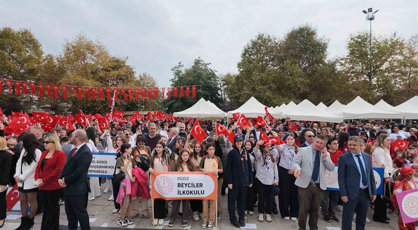 Düzce'de komandolardan Cumhuriyet Bayramı'na özel gösteri