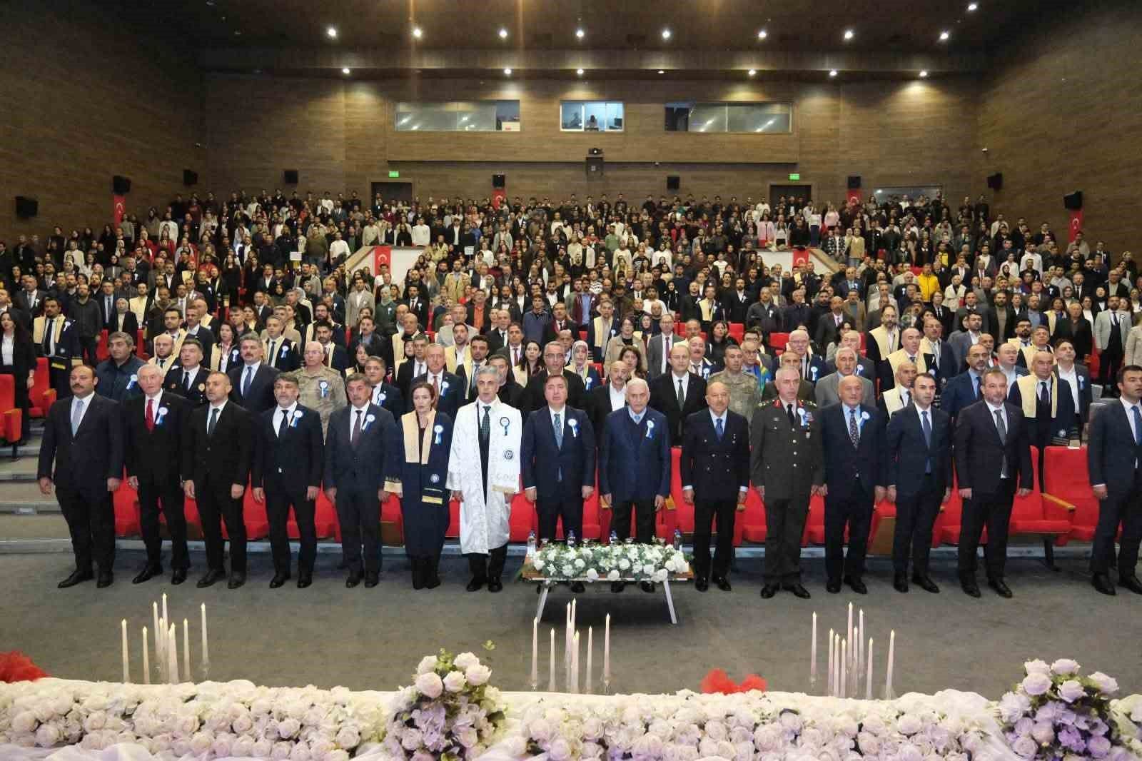 EBYÜ'de 2026-2027 akademik yılı törenle başladı