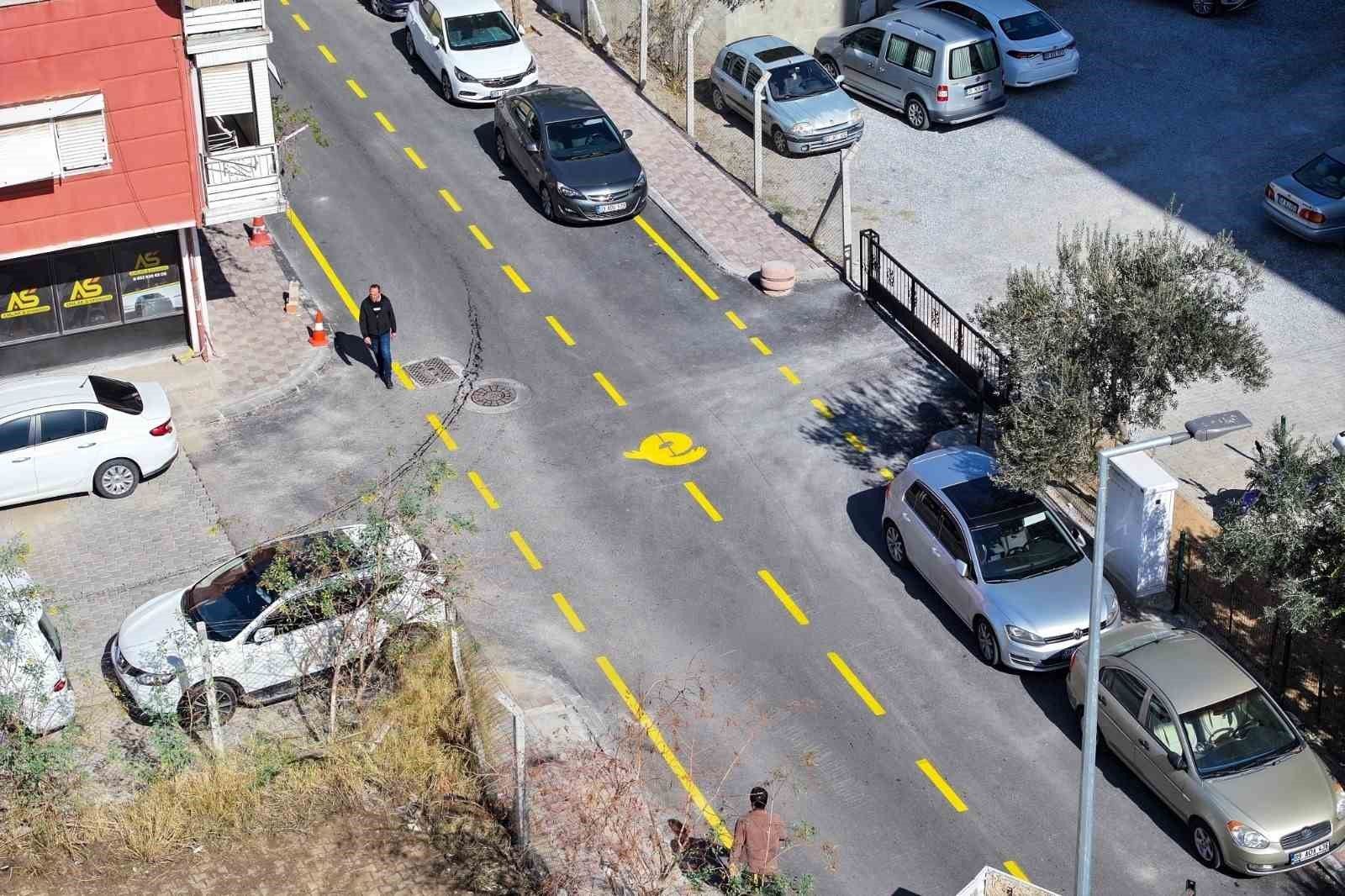 Efeler'de üç noktada asfalt mesaisi tamamlandı