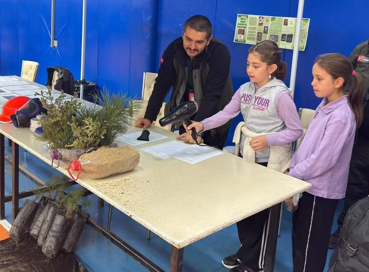 Emet'te Bilim Festivali'nde çocuklara erozyon eğitimi