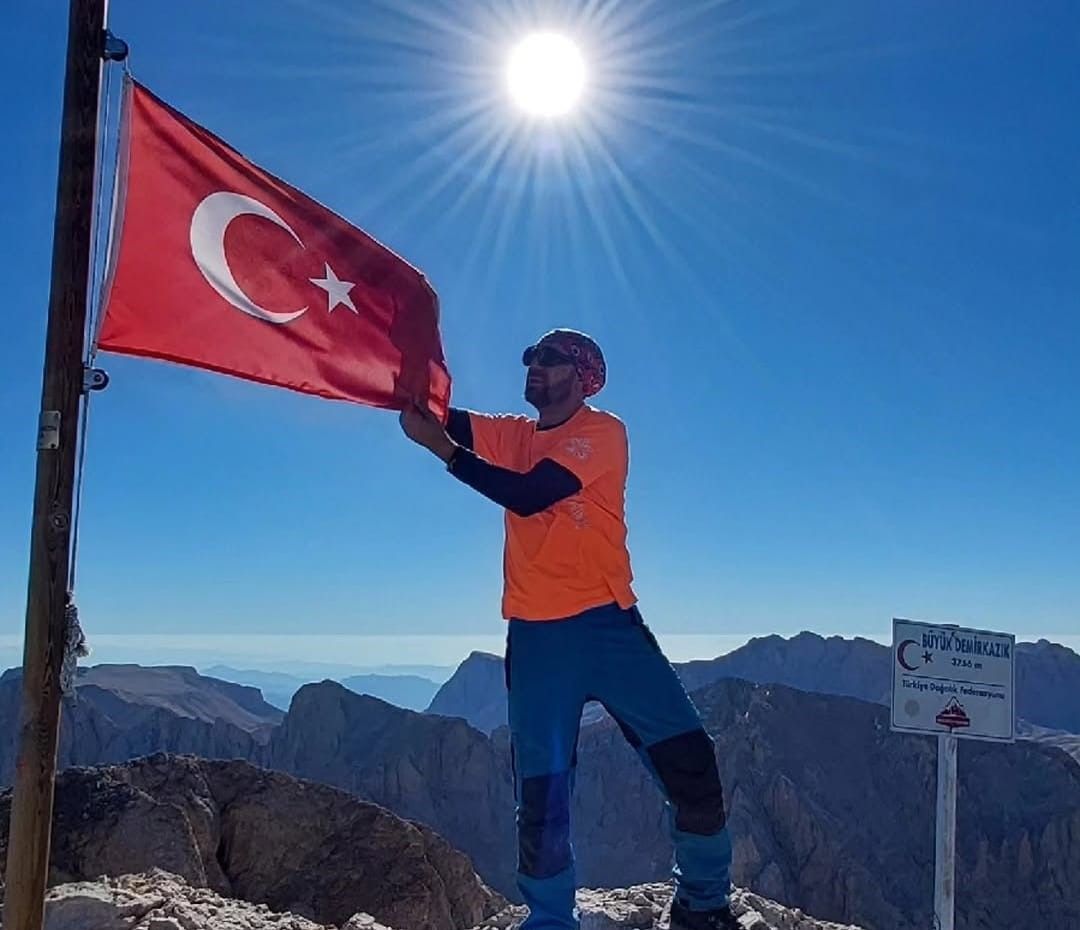 Erciyes'e zirve tırmanışı yapan dağcı uçurumdan düşerek hayatını kaybetti
