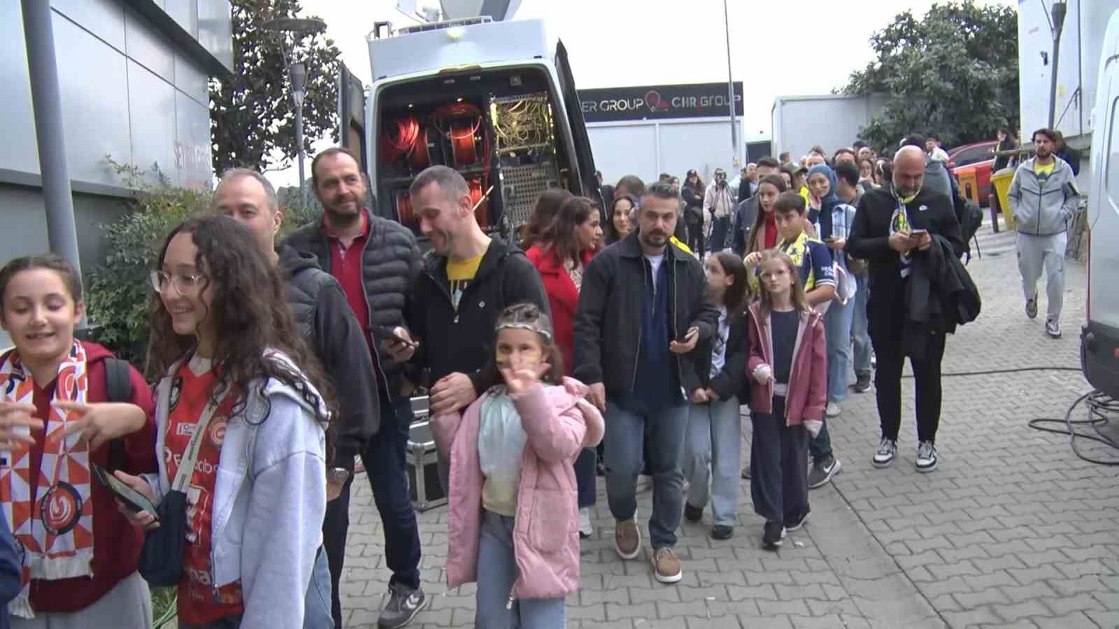 Fenerbahçe Medicana'dan meme kanserinde erken teşhis için farkındalık mesajı