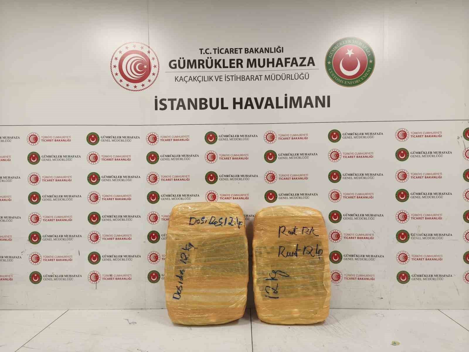 İstanbul Havalimanı'nda 25 kilo esrar ele geçirildi: 2 gözaltı