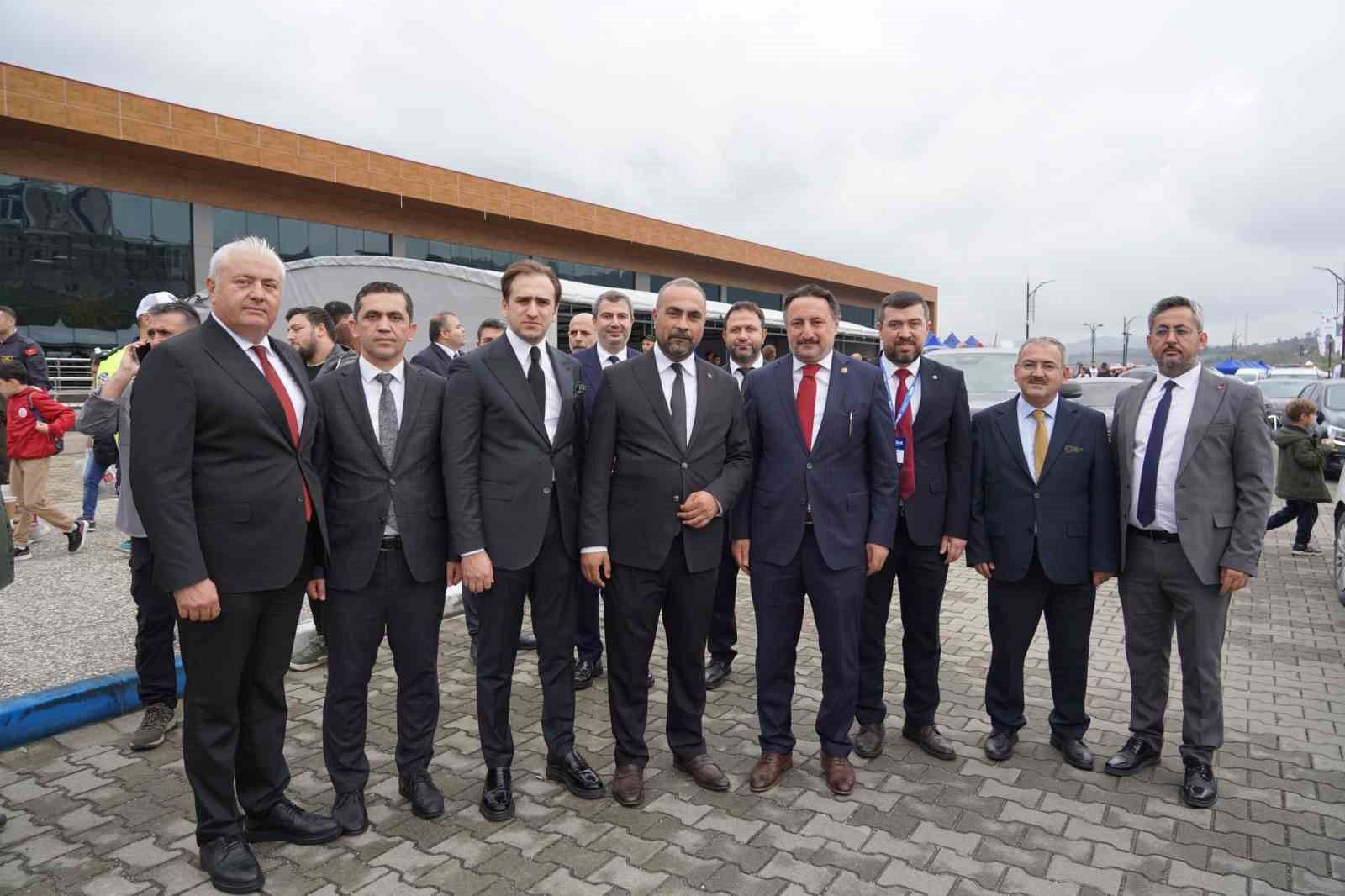 İstanbul Milletvekili Karayel, BARÜ'de Bilimfest etkinlik alanını gezdi