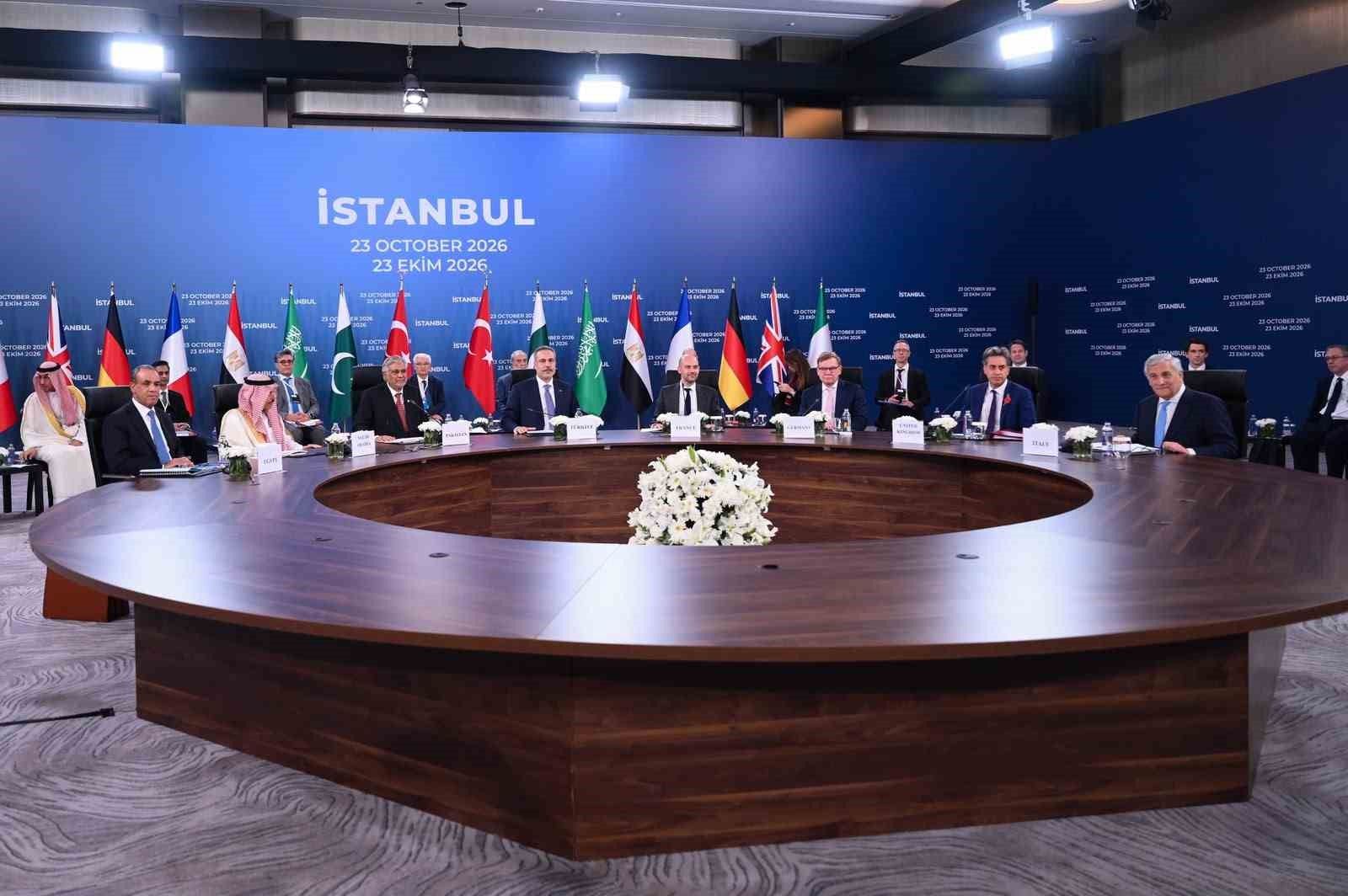 İstanbul'daki R4+E3 toplantısı öncesinde aile fotoğrafı