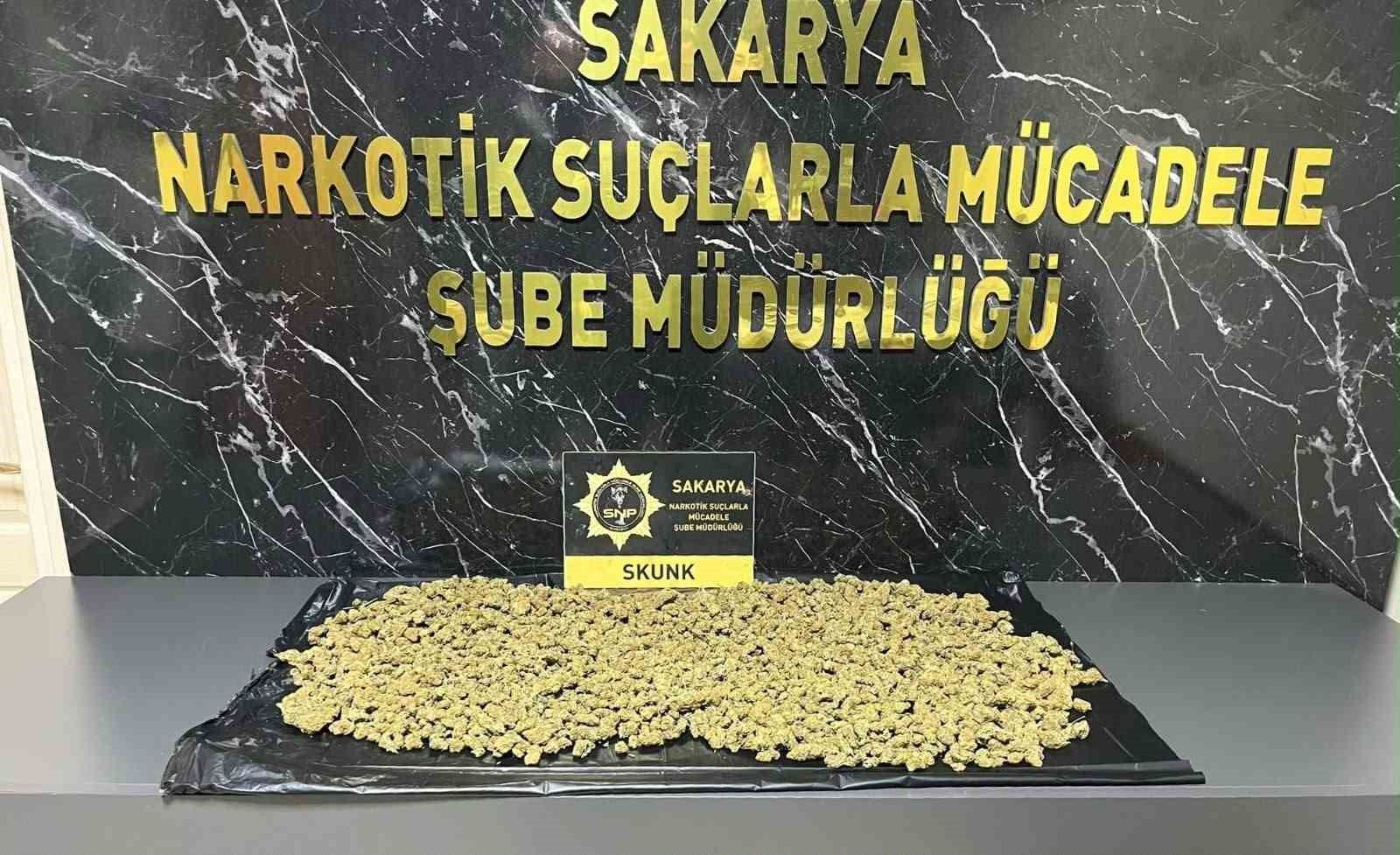 İstanbul'dan Sakarya'ya uyuşturucu sevkiyatı engellendi: 1 gözaltı