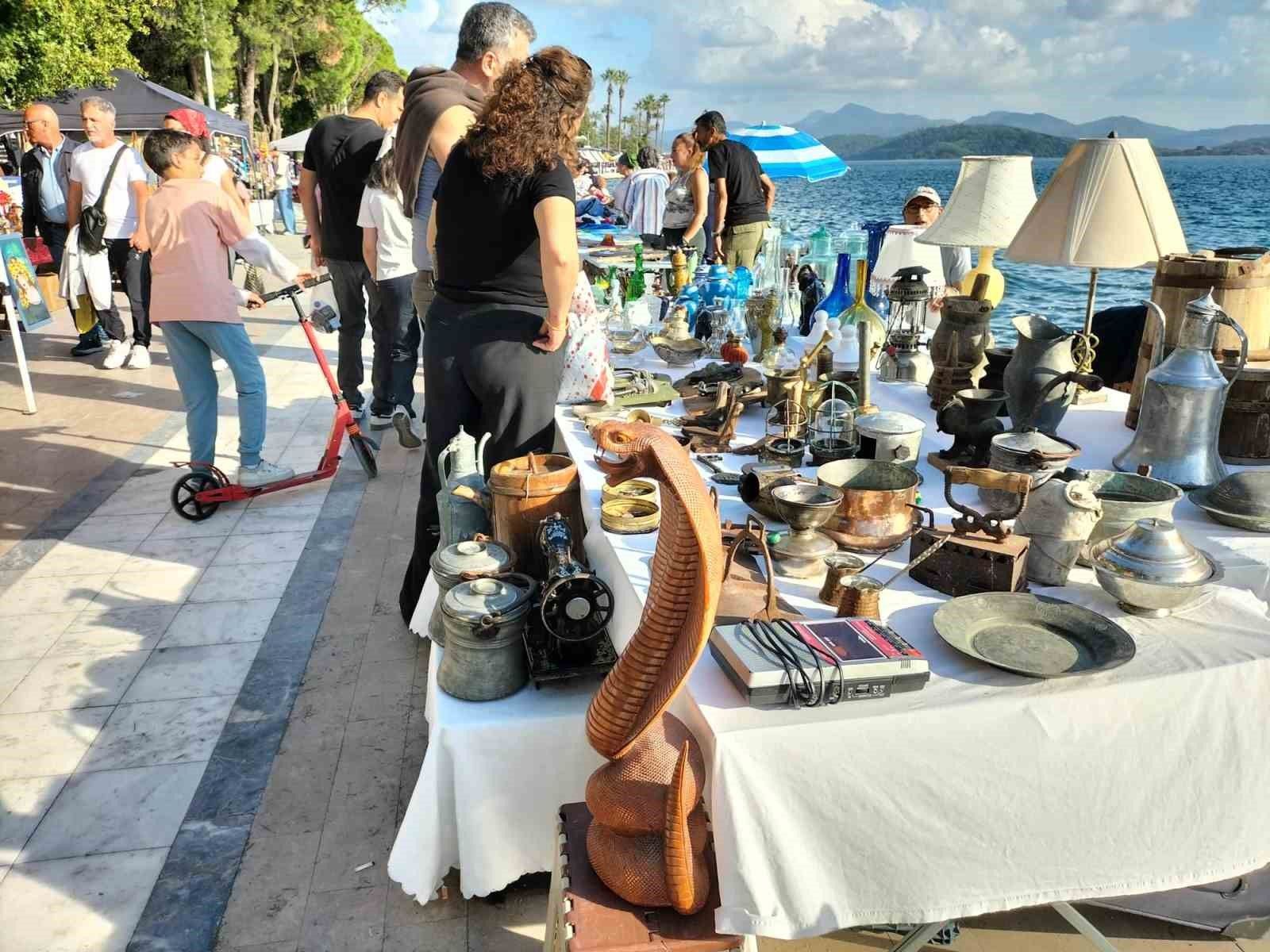 Köyceğiz'de Ekim ayının son Pazar günü ikinci el pazarı kuruldu