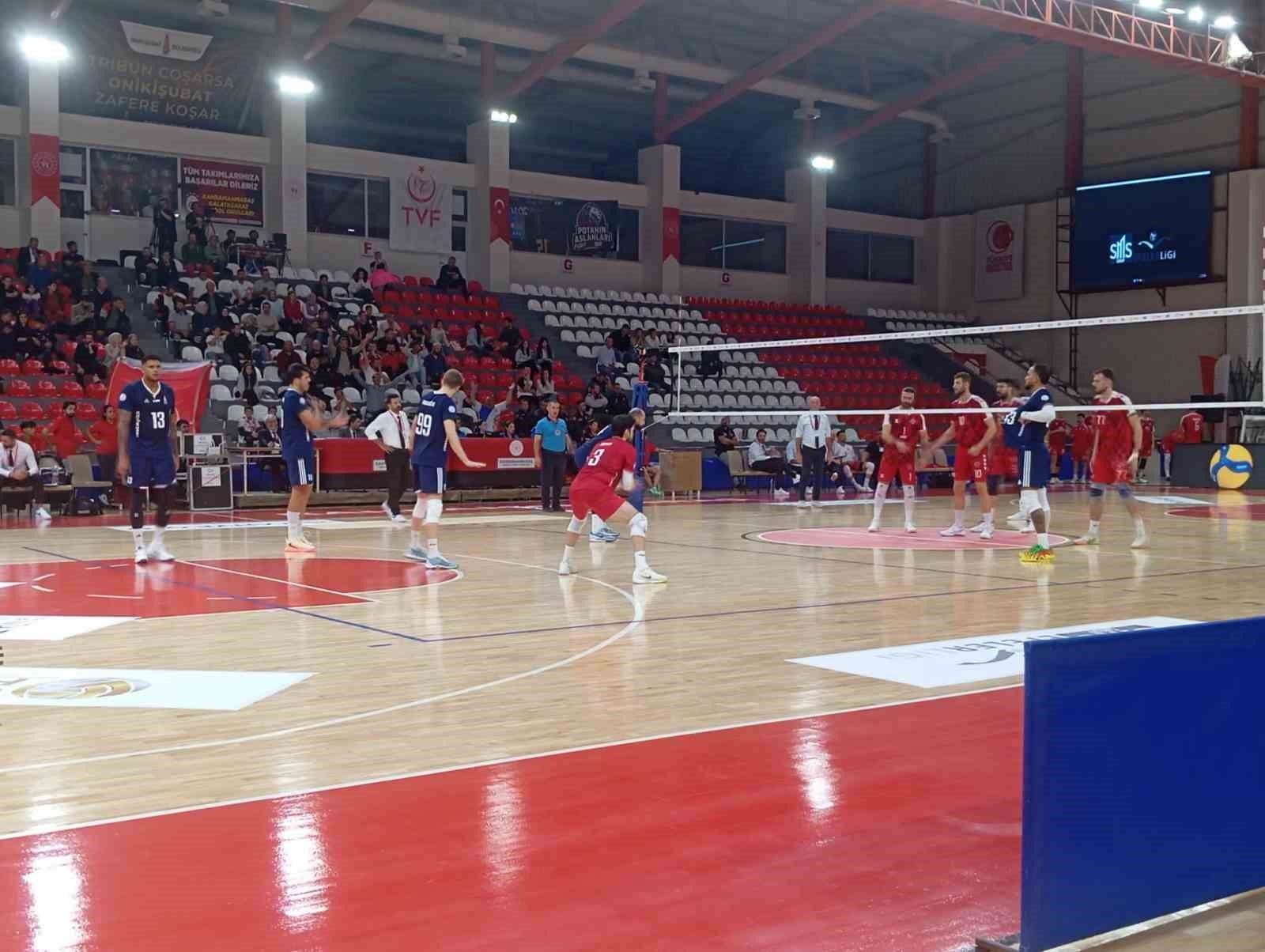 Onikişubat Belediyespor Efeler Ligi'ndeki ilk galibiyetini aldı