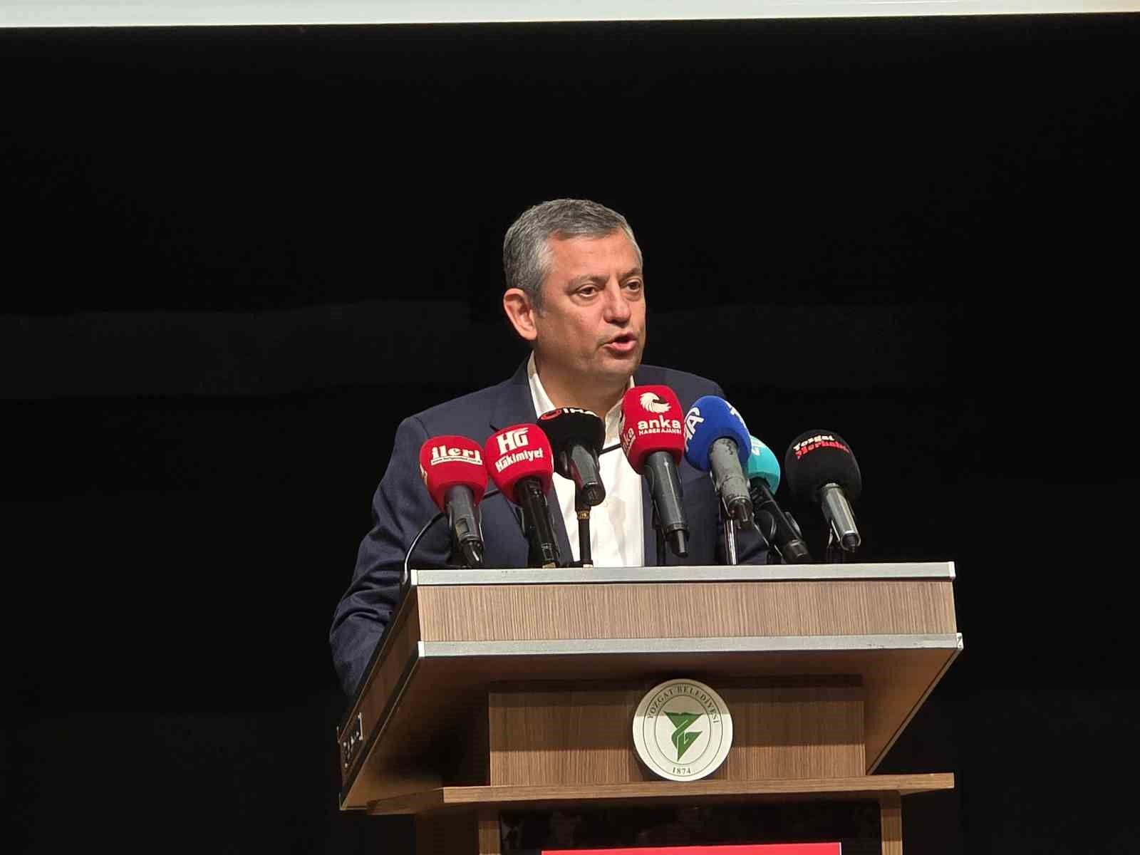 Özgür Özel, Yozgat'ta il başkanlığı toplantısına katıldı
