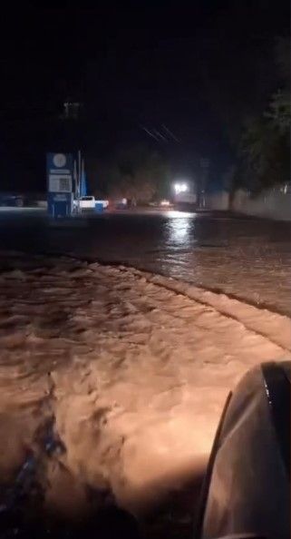 Şanlıurfa'da sağanak su baskınlarına neden oldu
