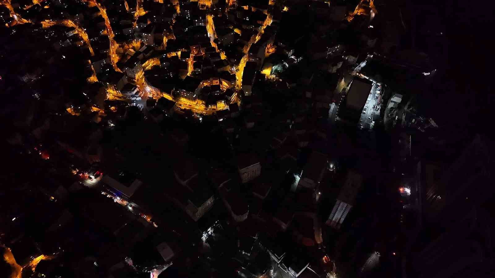 Sarıyer Ayazağa'da karanlığa gömülen mahalle havadan görüntülendi