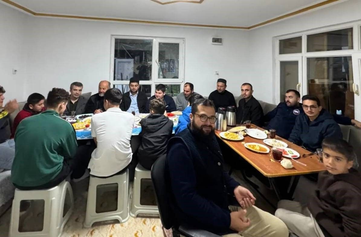 Sinop'ta gençler sabah namazı ve kahvaltıda buluştu