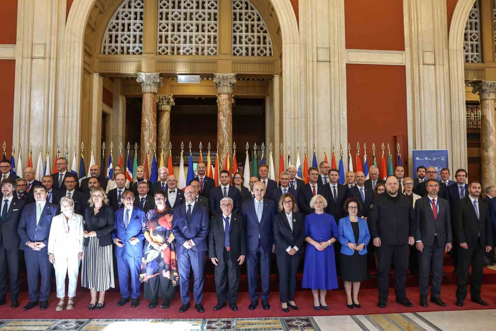 TBMM Başkanı Kurtulmuş, Roma'da çeşitli ülkelerin parlamento başkanlarıyla aile fotoğrafı çekildi