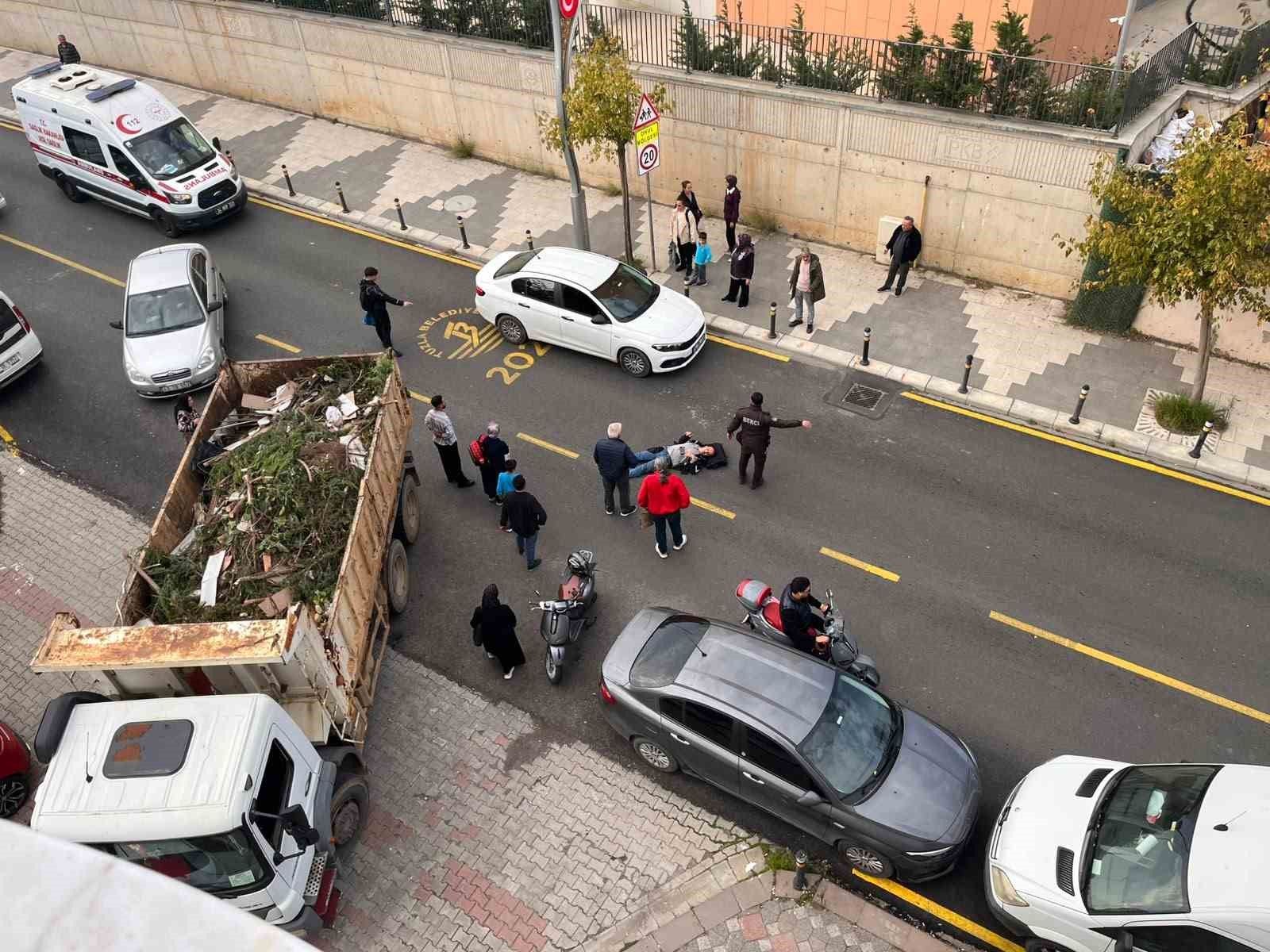 Tuzla'da belediye kamyonu motosikletle çarpıştı: 1 yaralı