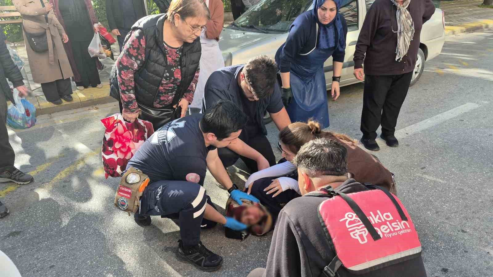 Yaşlı kadına çarpan gencin panik anları