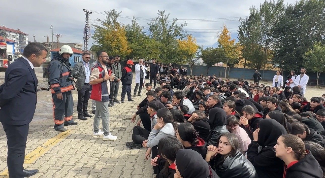 Yüksekova'da nefes kesen yangın tatbikatı