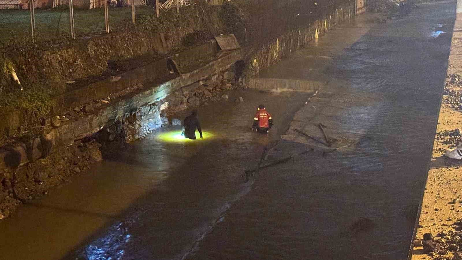 Zonguldak'ta eve silahla ateş açan belediye çalışanı tutuklandı
